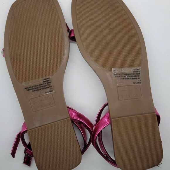 14th and Union Finley Hot Metallic Pink Studded Strappy Flip Flops Size 8.5 - Picture 7 of 8